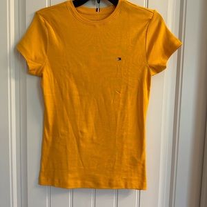NWOT- Tommy Hilfiger Women’s SS top-Size Medium